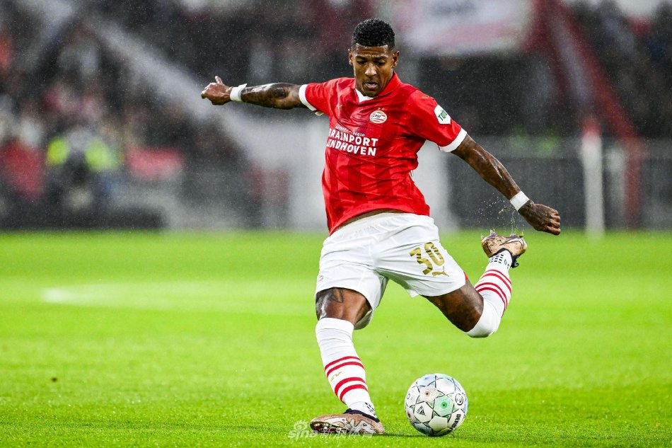 足球迈向一 足球迈向一