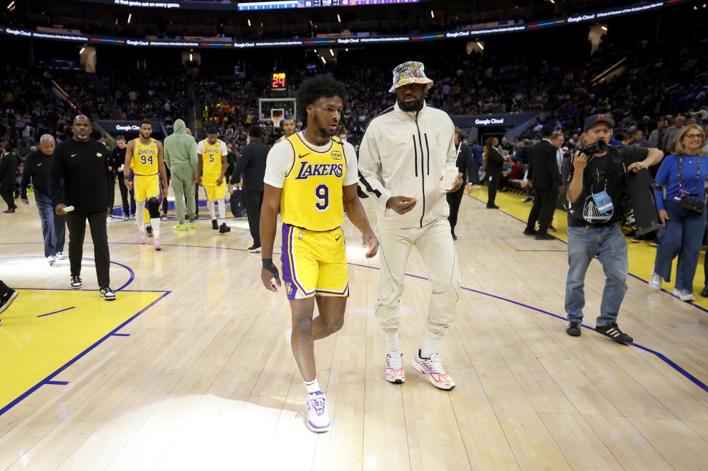 港在面临巨 港在面临巨