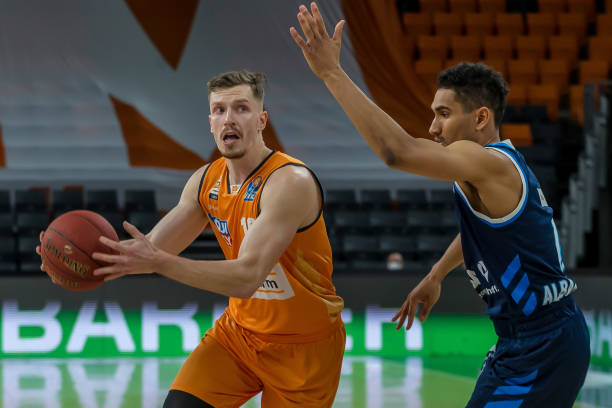 让我们拭目 让我们拭目